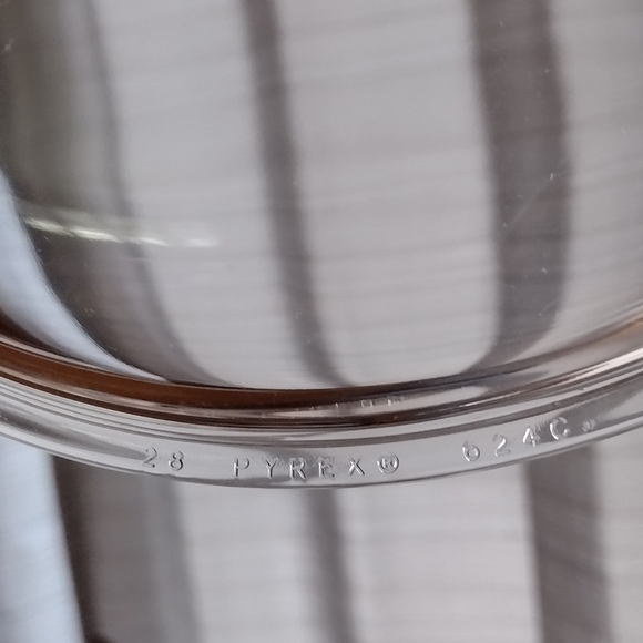 Pyrex 2 Qt Ribbed Clear Casserole with Matching Lid Light Green Tint #024-S - Picture 7 of 7